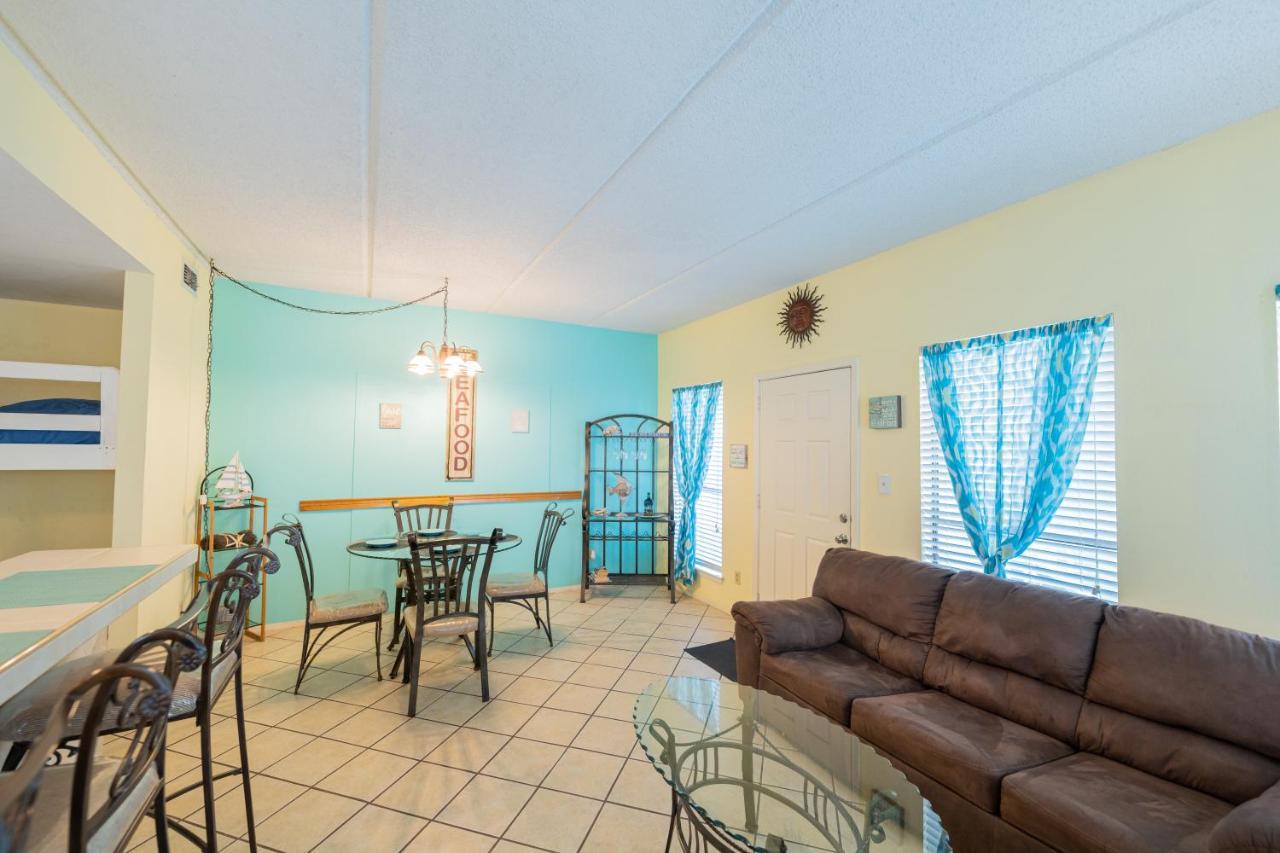 South Padre Island Condo Is Walking Distance To The Beach, Sleeps 6, Third Floor, 2024 Traveler Award, Winter Rates Kültér fotó