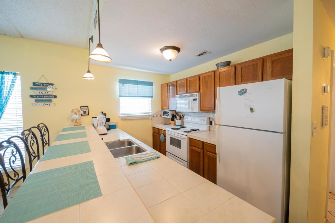 South Padre Island Condo Is Walking Distance To The Beach, Sleeps 6, Third Floor, 2024 Traveler Award, Winter Rates Kültér fotó