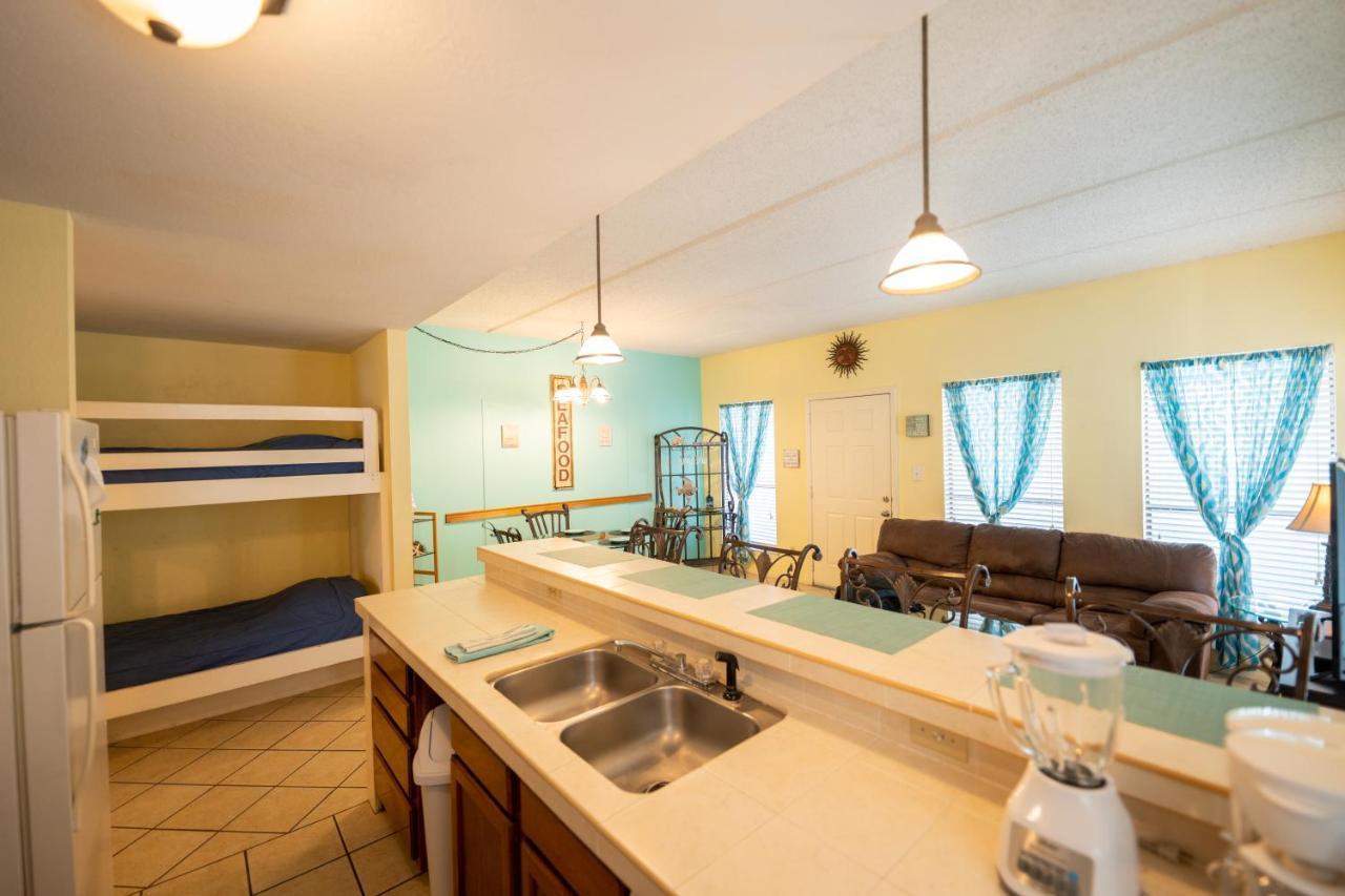 South Padre Island Condo Is Walking Distance To The Beach, Sleeps 6, Third Floor, 2024 Traveler Award, Winter Rates Kültér fotó