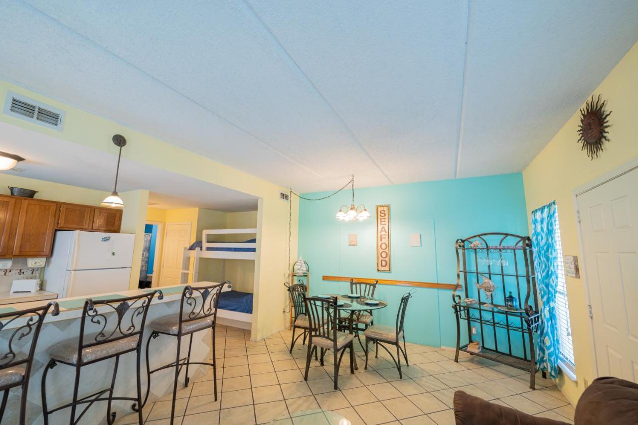 South Padre Island Condo Is Walking Distance To The Beach, Sleeps 6, Third Floor, 2024 Traveler Award, Winter Rates Kültér fotó