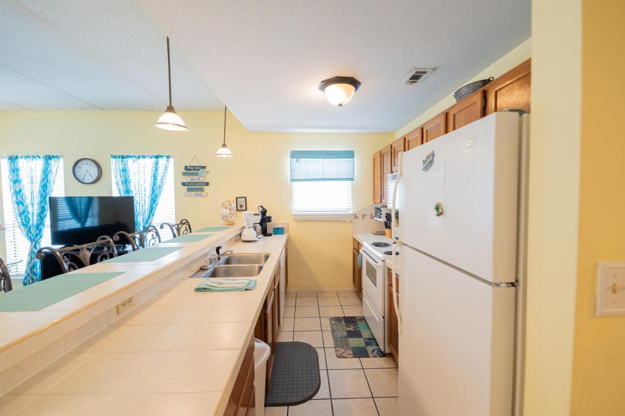 South Padre Island Condo Is Walking Distance To The Beach, Sleeps 6, Third Floor, 2024 Traveler Award, Winter Rates Kültér fotó