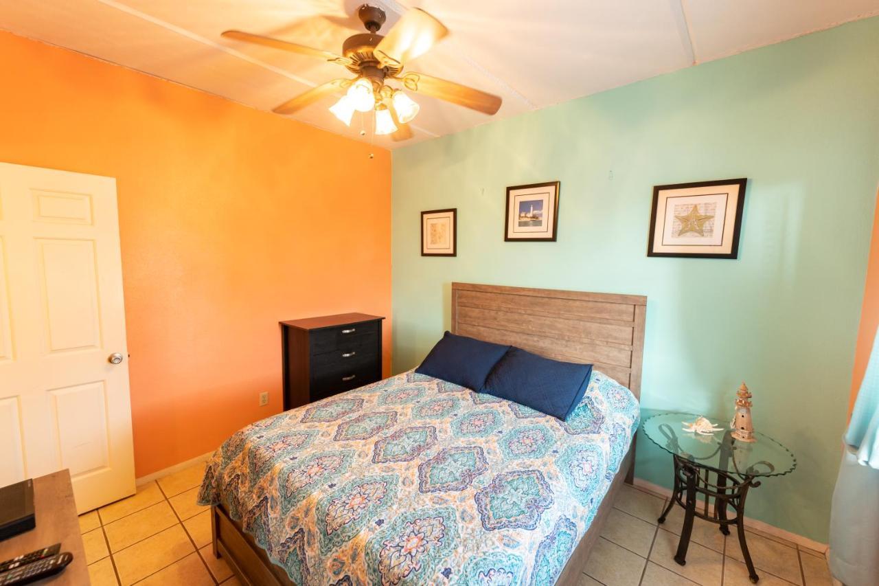 South Padre Island Condo Is Walking Distance To The Beach, Sleeps 6, Third Floor, 2024 Traveler Award, Winter Rates Kültér fotó