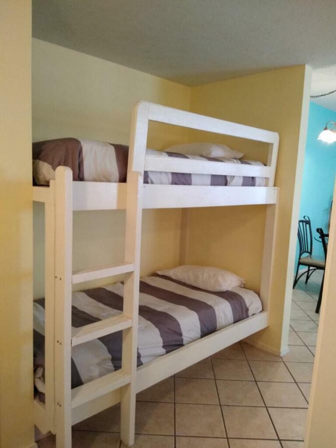 South Padre Island Condo Is Walking Distance To The Beach, Sleeps 6, Third Floor, 2024 Traveler Award, Winter Rates Kültér fotó