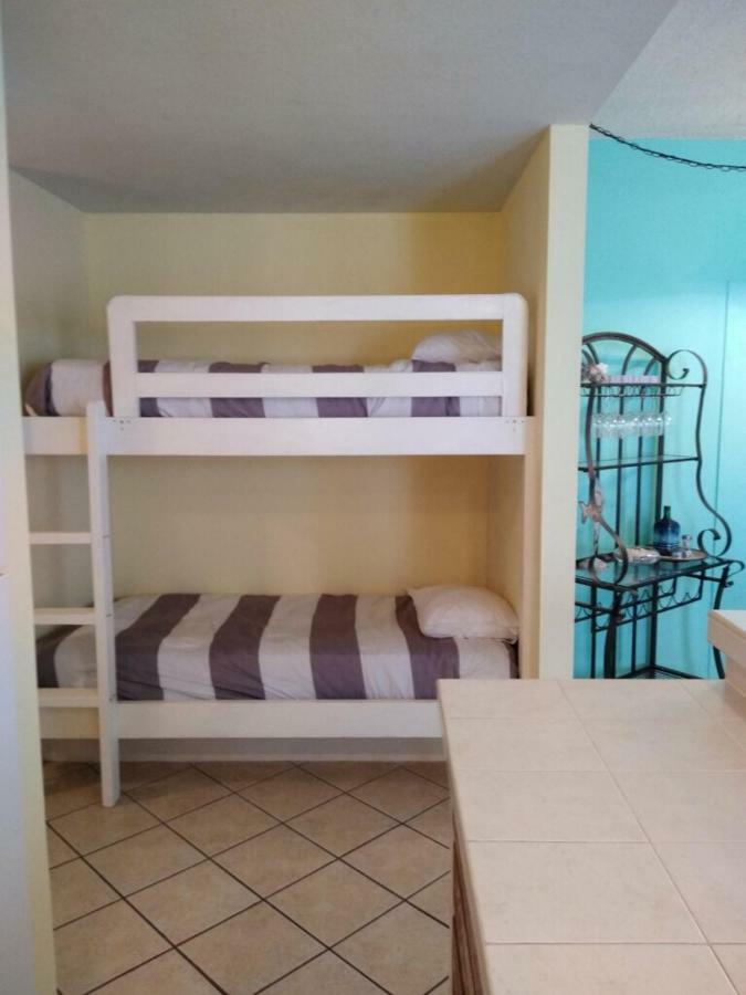 South Padre Island Condo Is Walking Distance To The Beach, Sleeps 6, Third Floor, 2024 Traveler Award, Winter Rates Kültér fotó